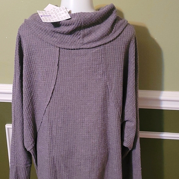 NWT! LuLaRoe Gorgeous Grey Sweater - Picture 6 of 6